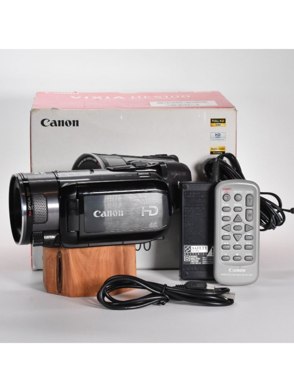Canon VIXIA HF S100 Flash Memory HD Camcorder Canon 10x Optical Zoom Lens MINT